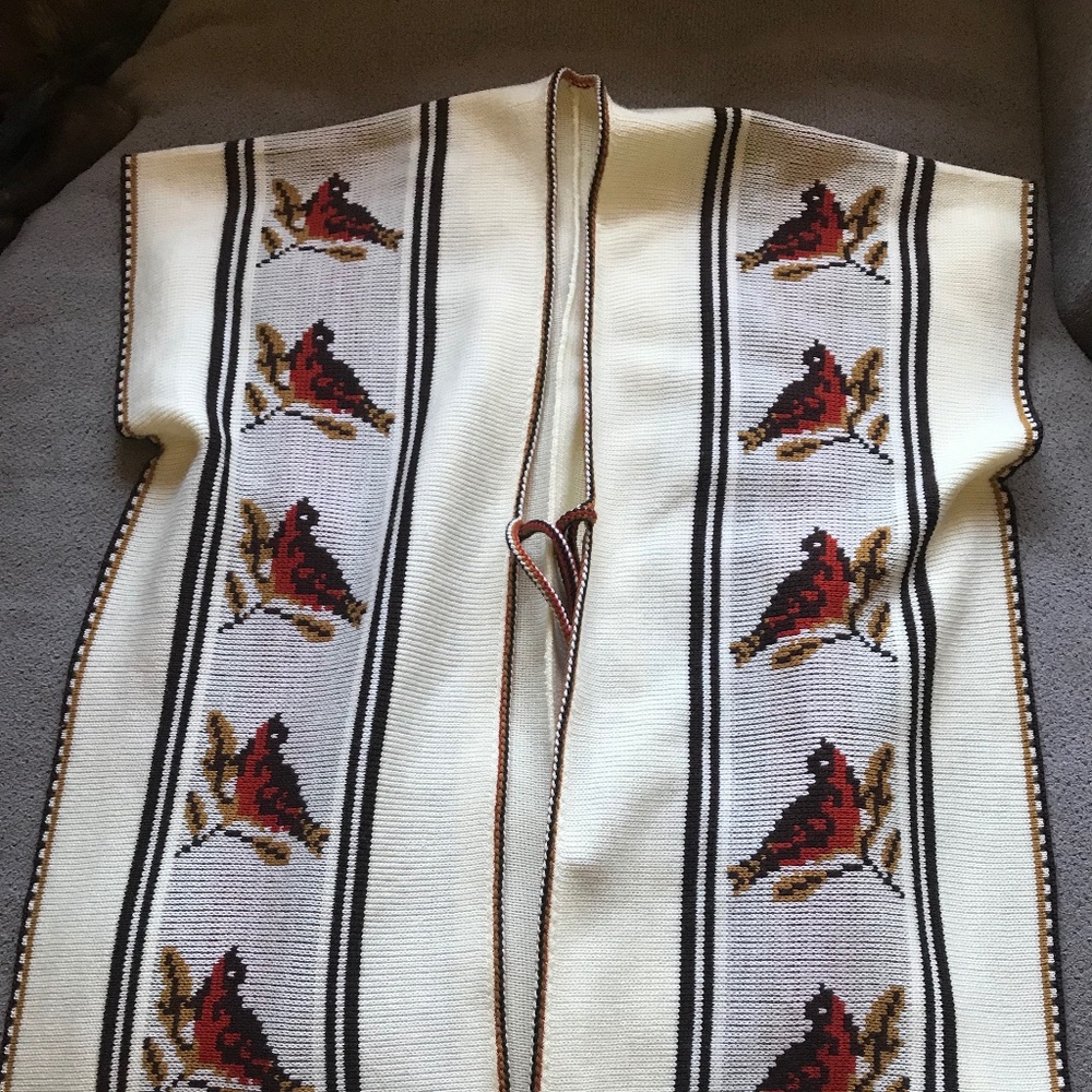 Vintage Boho 70s Bird Poncho/Shawl - image 1